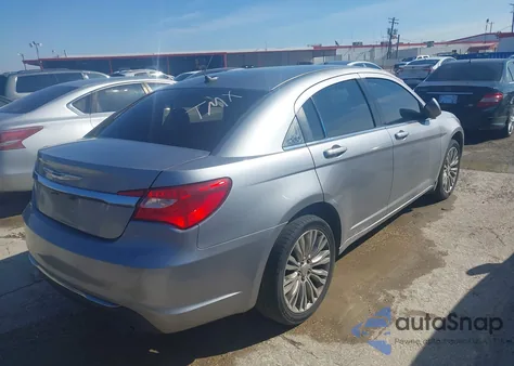 2014 Chrysler 200 Lx z USA, uszkodzony, nr VIN 1C3CCBAB2EN205401